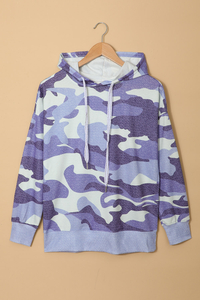 Inventario de sudadera con capucha y cordón con estampado de camuflaje morado de Stockpapa 