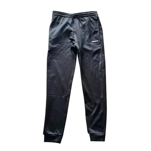 Joggers activos de hombre de color negro